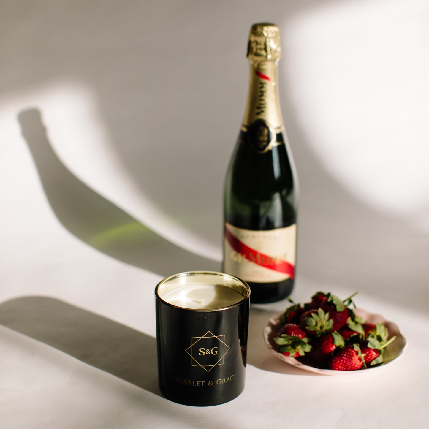 Champagne & Strawberries - 340gm Soy Wax Candle - Scarlet & Grace